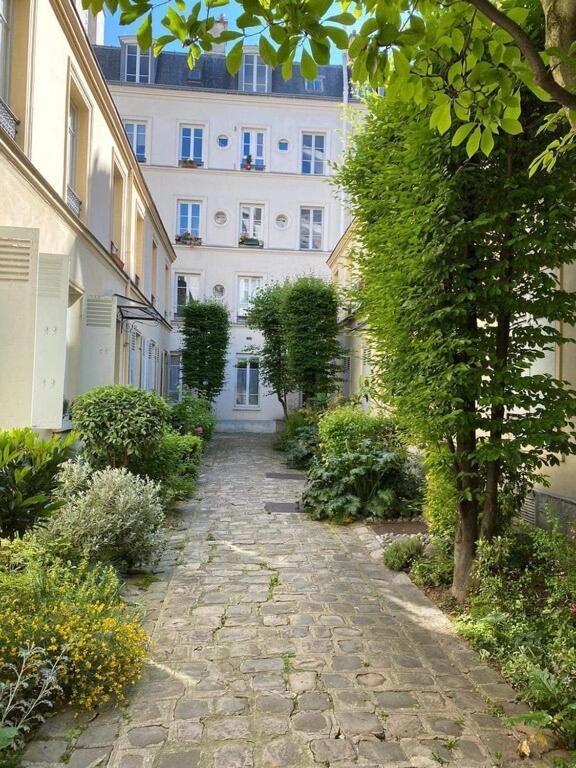 Quiet In Center Paris